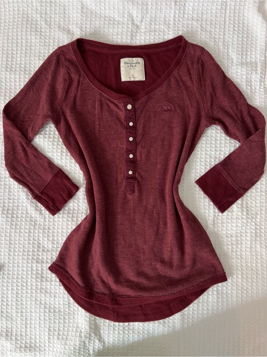 Abercrombie & Fitch Tops - Vintage Y2K Abercrombie & Fitch Burgundy
Henley top